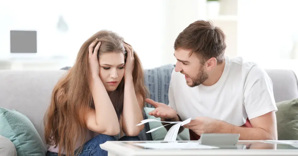 11 Red Flags of a Disrespectful Husband You Shouldn’t Ignore