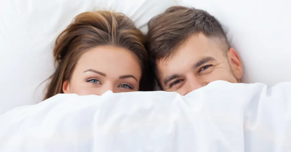 11 Undeniable Signs a Guy Is Falling for His Friend With Benefits
