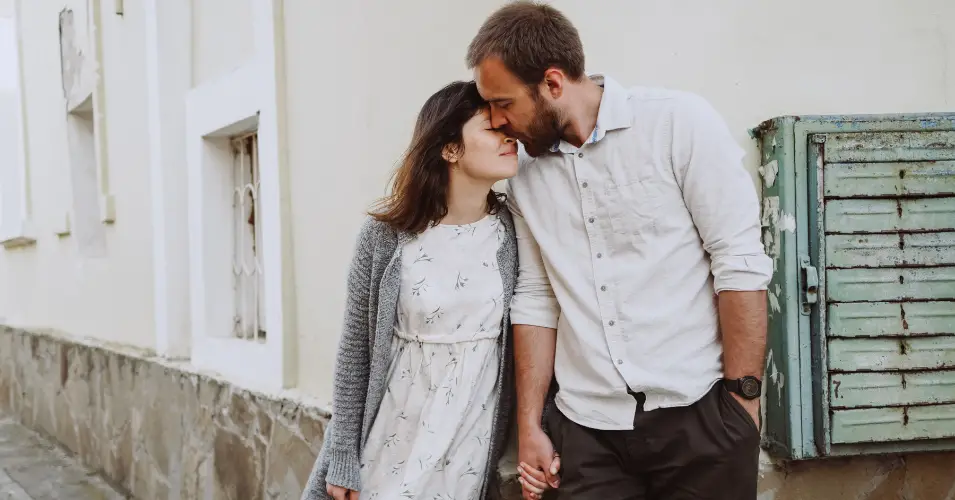 8 Clear Signs a Married Man Is In Love With You