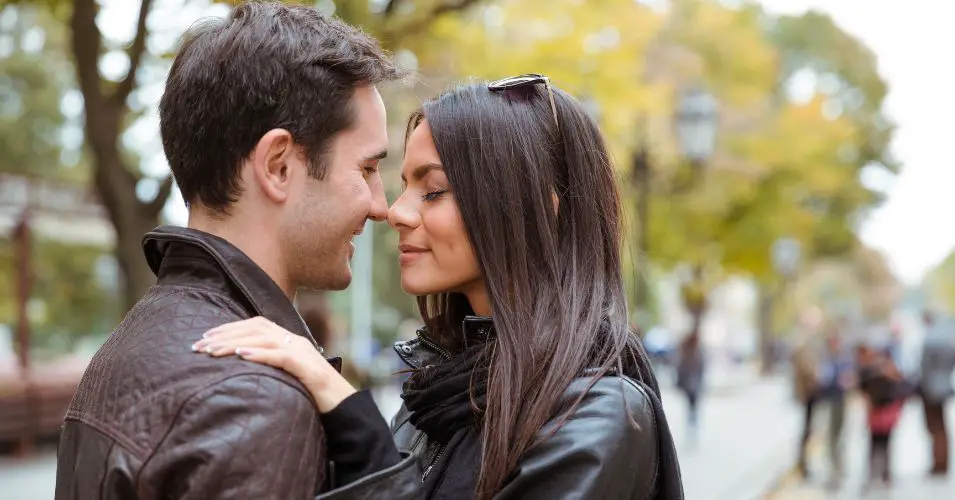 8 Ways to Tell If a Player Has Fallen in Love With You