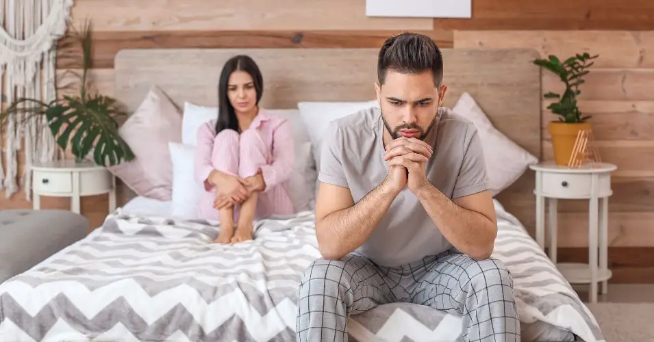 10 Signs He’s Avoiding Emotional Intimacy
