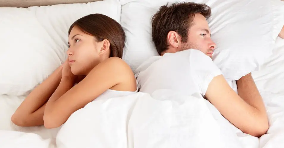 9 Signs He’s Avoiding Intimacy