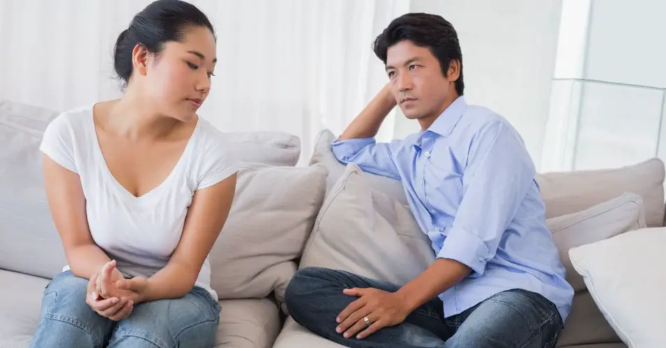 11 Signs He’s Not Being Honest With You
