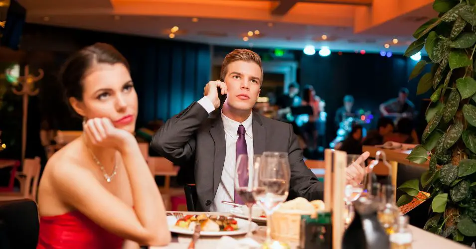 11 Signs He’s Not Making Any Effort