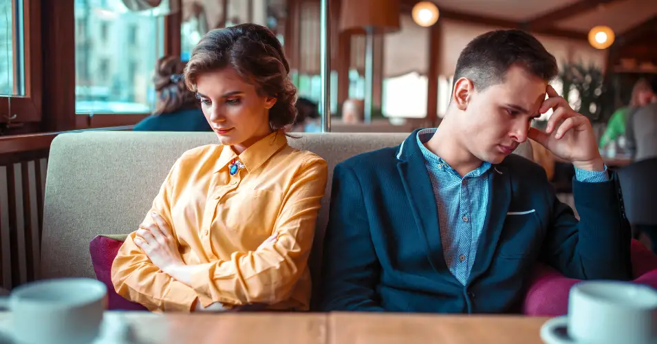 7 Telltale Signs He’s Falling Out of Love